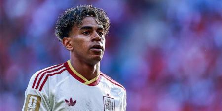 بالبلدي : يامال:
لست
محبوبًا
مثل
بيدري..
أشبه
كريستيانو
رونالدو
وهددت
كوكوريلا
بسبب
ريال
مدريد