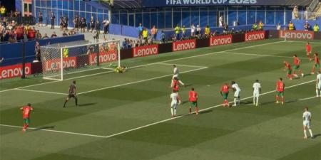 بالبلدي : فيديو
|
ياسين
بونو
يتصدى
لـ
ركلة
جزاء
من
مبابي
في
مباراة
المغرب
وفرنسا
