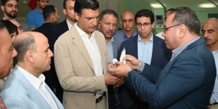 وزير
      الصناعة
      يتفقد
      مجمع
      مصانع
      شركة
      مصر
      للغزل
      والنسيج
      بمدينة
      المحلة
      الكبرى