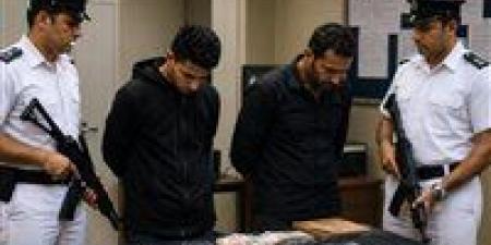 بالبلدي: إحالة
متهمين
إلى
محكمة
جنايات
الجيزة
بتهمة
الاتجار
في
الميثامفيتامين
بعد
ضبط
43
كيسًا
من
المخدر