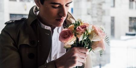 بالبلدي : علامات الرجل العاشق ونظراته وغيرته وأسراره