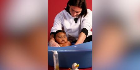 belbalady صورة نادرة تكشف أول لقاء بين ميسي والرضيع لامين يامال عام 2007.. ما قصتها؟