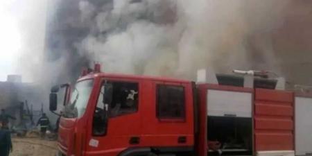 السيطرة
على
حريق
اندلع
داخل
مطعم
كشري
في
القطامية