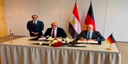بالبلدي: وزير
التربية
والتعليم
يوقع
إعلانًا
مع
ألمانيا
لتطوير
المدارس
الفنية
المصرية
الألمانية
بمعايير
دولية
