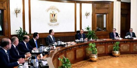 رئيس
الوزراء
يتابع
موقف
الإعداد
لتنفيذ
التعداد
العام
للسكان
والإسكان
والمنشآت
2027