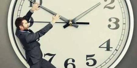 بالبلدي: موعد
      تغيير
      الساعة
      في
      مصر
      2026..
      تعرف
      على
      تاريخ
      تطبيق
      التوقيت
      الشتوي
      رسميًا