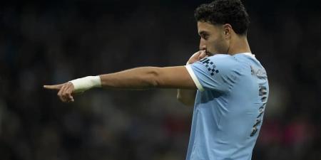 بالبلدي : مشجع
لتوتنهام
يحث
فريقه
على
التعاقد
مع
عمر
مرموش
بدلاً
من
لاعب
مانشستر
سيتي