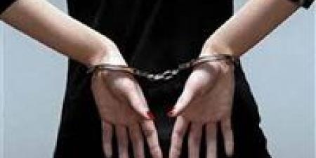بالبلدي : القبض
      على
      محامية
      بمحطة
      قطارات
      في
      الإسكندرية
      لحيازتها
      سلاحًا
      ناريًا
      دون
      ترخيص