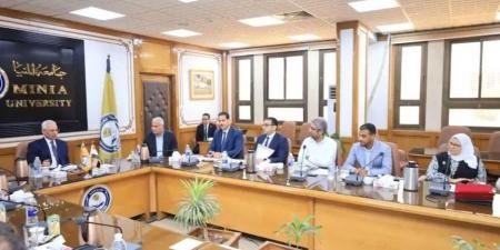 لجنة
      المنشآت
      الجامعية
      بالمنيا
      تناقش
      إنهاء
      جميع
      المشروعات
      الاستراتيجية
      استعدادًا
      لاستضافة
      أسبوع
      شباب
      الجامعات