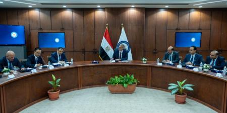 بالبلدي : وزير
      البترول
      يبحث
      مع
      CNCEC
      الصينية
      تسريع
      تنفيذ
      مشروعي
      الصودا
      آش
      ومجمع
      البحر
      الأحمر
      للبتروكيماويات