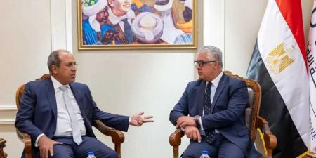 رئيس
      اقتصادية
      قناة
      السويس
      يستقبل
      رئيس
      الجامعة
      البريطانية
      في
      مصر
      لبحث
      التعاون
      في
      مجالات
      البحث
      العلمي
      والابتكار