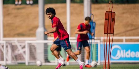 بالبلدي : كريم
      أديمي:
      لست
      خائفًا
      من
      لامين
      يامال..
      وهذا
      حلمي
      الأعظم
      مع
      برشلونة