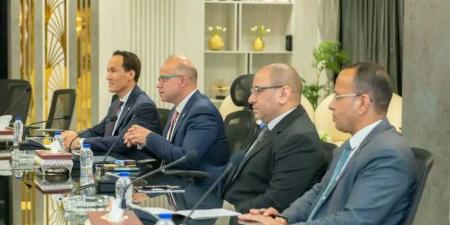 وزيرا
      ”الإنتاج
      الحربي”
      و”الاستثمار”
      يبحثان
      سبل
      تعزيز
      التعاون
      المشترك
      لدفع
      عجلة
      التنمية