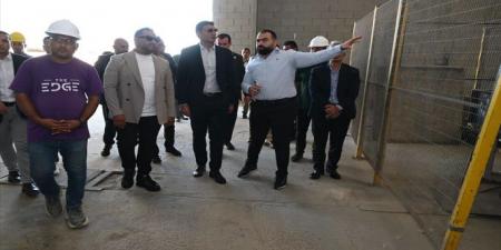 بالبلدي : وزير
      الصناعة
      يتفقد
      «e2
      العلمين»..
      مجموعة
      IDG
      تضخ
      45
      مليار
      جنيه
      لدعم
      التصنيع
      والتوسع
      في
      المجمعات
      الصناعية