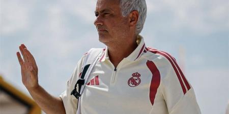 بالبلدي : موندو
ديبورتيفو:
ريال
مدريد
فشل
في
حل
أزمة
قوية
قبل
بداية
الموسم
الجديد