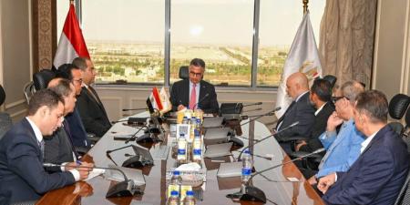 بالبلدي : شعبة
الذهب:
استمرار
التنسيق
مع
التموين
ومصلحة
الدمغة
لتذليل
أي
معوقات
أمام
القطاع