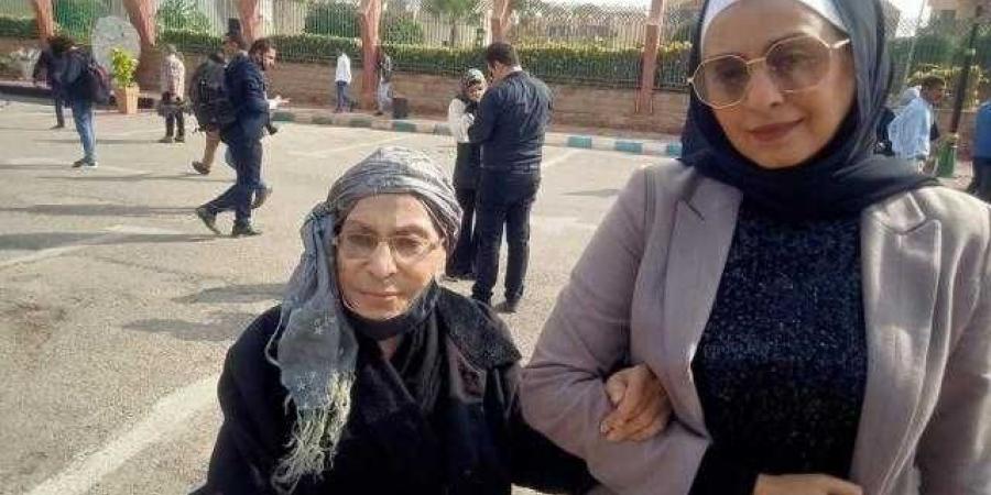 ياسمين الخيام وليلى نصر في جنازة سهير البابلي