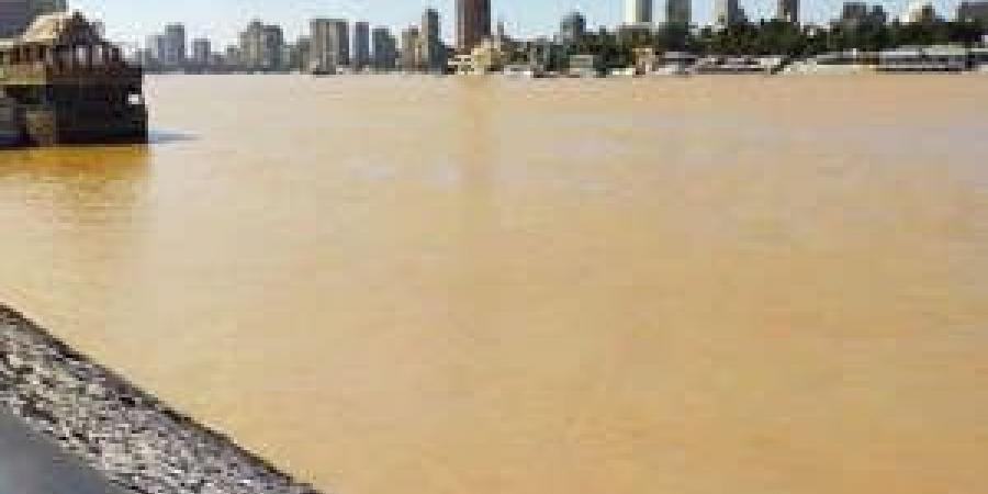 بالبلدي: أثار ذعرا في مصر.. تغير مفاجئ في لون مياه النيل وظهور "عكارة".. والسلطات توضح!
