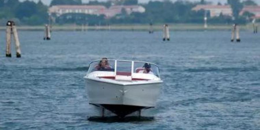 بالبلدي: يعنى إيه قارب بدون انبعاثات يمكنه التحليق فوق الماء بالطاقة الكهربائية؟