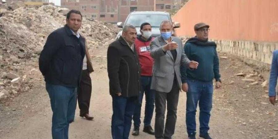 محافظ القليوبية يتفقد المحطة الوسيطة بحي شرق شبرا الخيمة لمتابعة رفع التراكمات