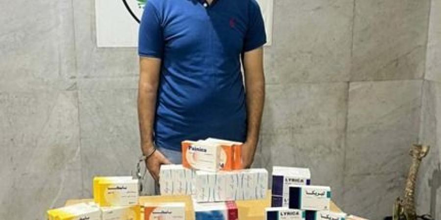 بالبلدي : القبض على صاحب صيدليات لاتهامه بالإتجار في الأقراص المخدرة بالجيزة | صور