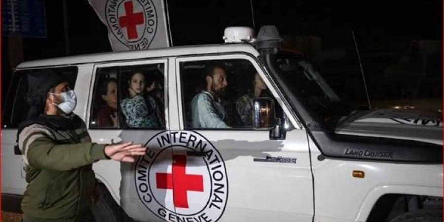 بالبلدي: بدء عملية تسليم الأسرى الإسرائيليين إلى الصليب الأحمر belbalady.net
