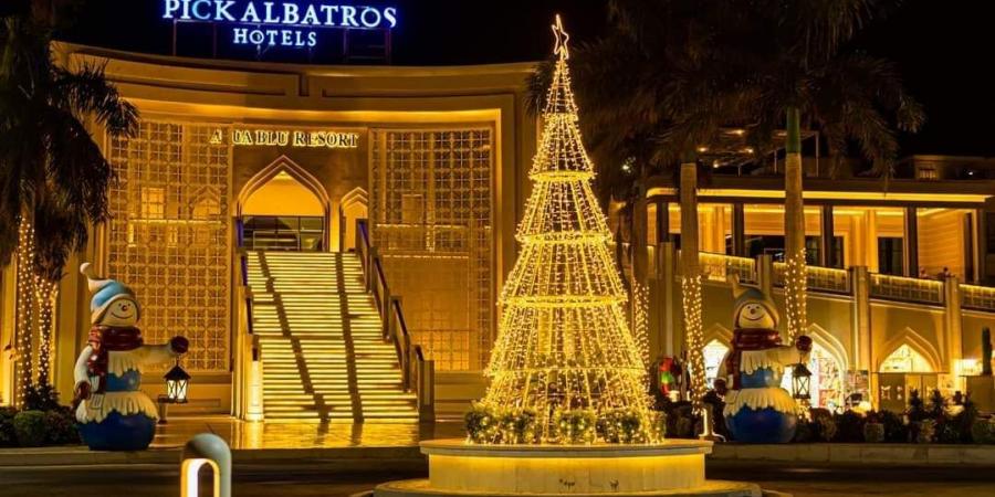 بالبلدي : شجرة الميلاد وبابا نويل.. الغردقة تتزين ليلًا مع قرب احتفالات الكريسماس ورأس السنة| صور
