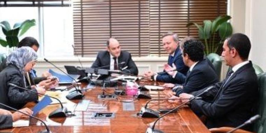 بالبلدي: وزير التجارة يبحث مع وفد شركة عالمية خططها بالسوق المصرى