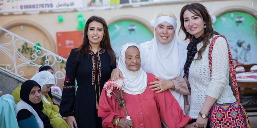 بالبلدي: بمناسبة عيد الأم.. وفد حزب الشعب الجمهوري يزور دار "زهرة مصر" للكبار بلا مأوى