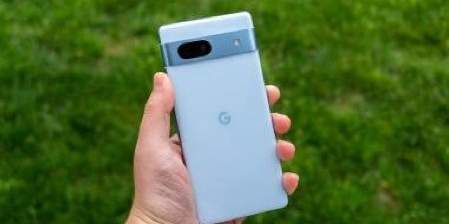 بالبلدي: إيه الفرق؟.. أبرز الاختلافات بين هاتفى Google Pixel 7a وiPhone SE 2022