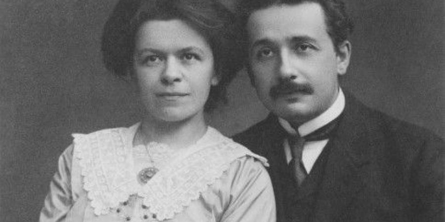 بالبلدي: رواية "نظرية الحزن" عندما أراد أينشتاين تحويل زوجته عالمة الرياضيات إلى خادمة