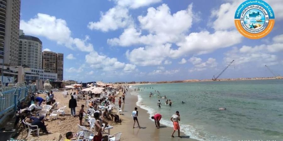 بالبلدي: إقبال متوسط على شواطئ الإسكندرية في أول أيام عيد الفطر