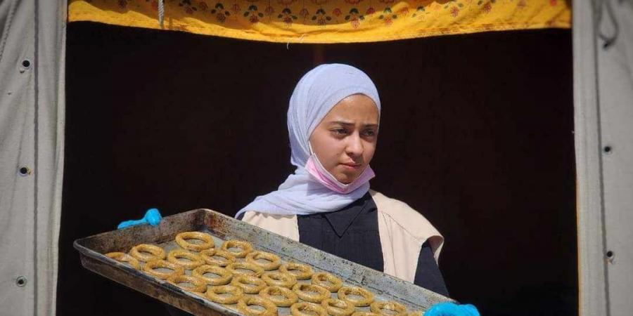 بالبلدي: رغم مآسي الحرب.. نساء غزة يصنعن الحلوى والمعمول للنازحين