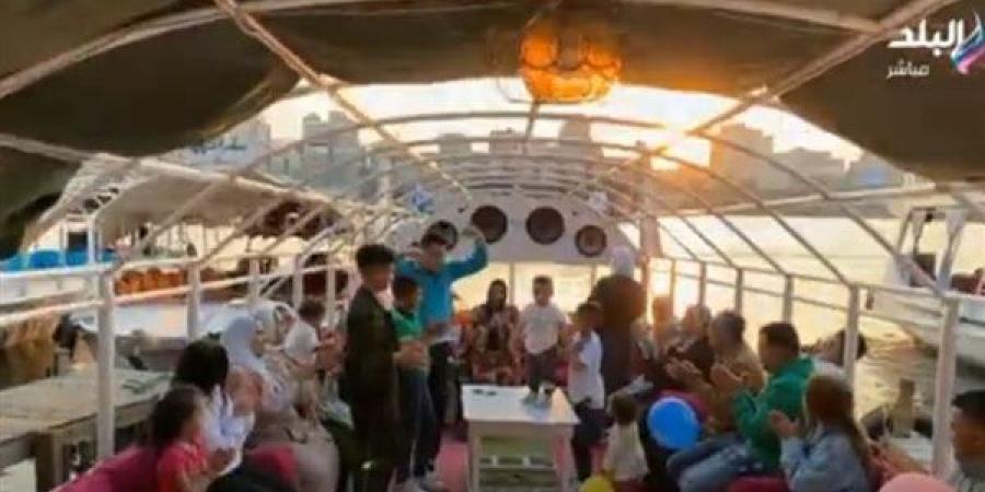 بالبلدي: بالأغاني والرقص.. المصريون يحتفلون بالعيد على المراكب النيلية belbalady.net