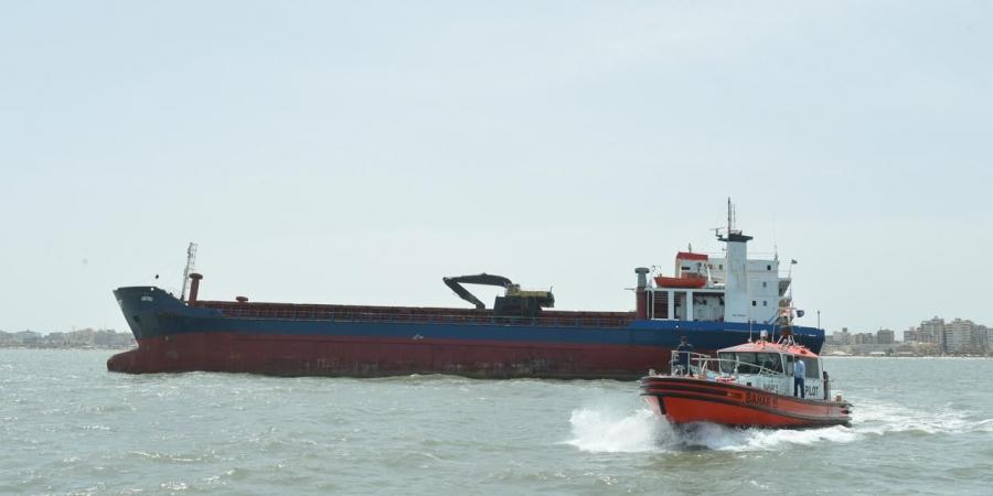 بالبلدي: وحدات الإنقاذ بقناة السويس تنجح في إنقاذ سفينة وطاقمها من الغرق قبل عبورها للقناة