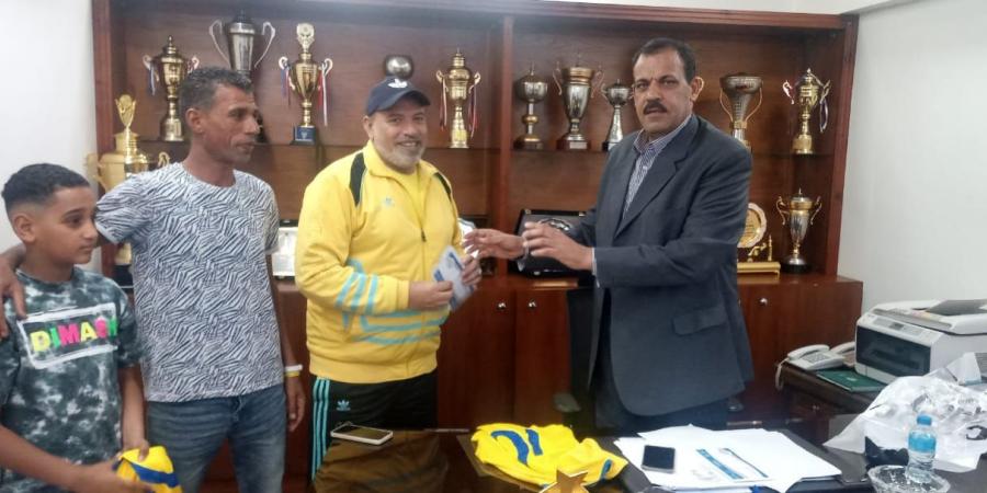بالبلدي: نائب رئيس الإسماعيلي يكرم اثنين من جماهير النادي