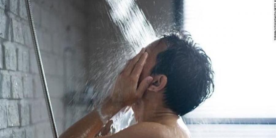 بالبلدي : هل الاستحمام يوميًا مفيد أم مضر؟.. طبيبة تجيب