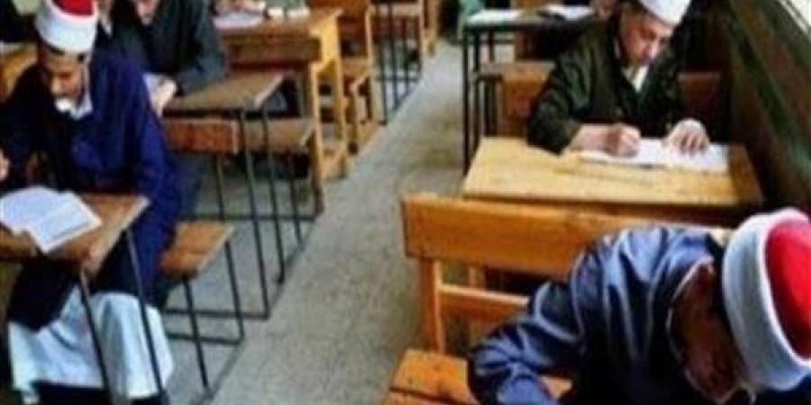 بالبلدي : طلاب القسم الادبي بالثانوية الآزهرية بكفر الشيخ يؤدون امتحان الحديث اليوم