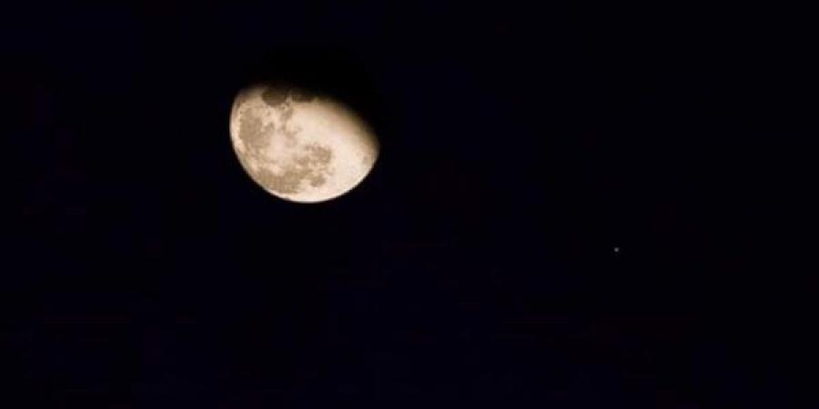 بالبلدي : 8 مرات حجم الشمس.. اقتران القمر مع نجم عملاق مساء أول أيام عيد الأضحى