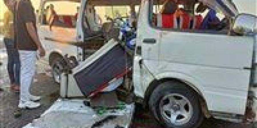 بالبلدي: إصابة 12 شخص بينهم رضيع في حادث على طريق بورسعيد- دمياط