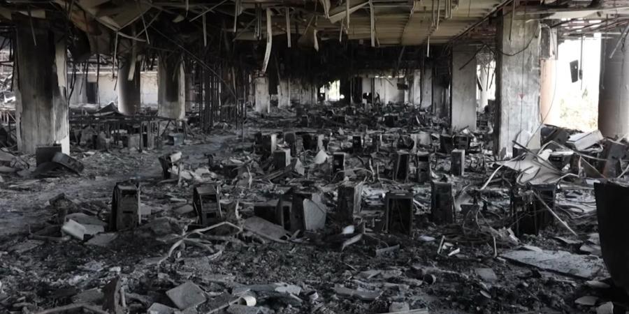 belbalady كاميرا CNN ترصد حجم الدمار داخل مقر التلفزيون الإيراني بعد غارة إسرائيلية