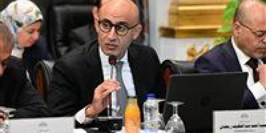 بالبلدي : بعد
      مد
      خدمة
      المحالين
      للمعاش..
      معلمو
      الحصة
      يوجهون
      رسالة
      إلى
      وزير
      التعليم
