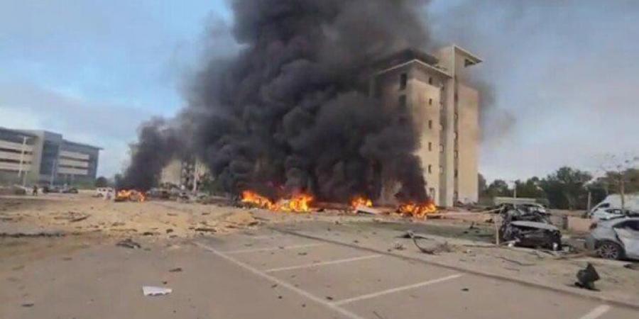 بالبلدي: بئر
      سبع
      في
      مرمى
      النيران
      الإيرانية
      و3
      صواريخ
      تستهدف
      مفاعل
      ديمونة
      (فيديو)