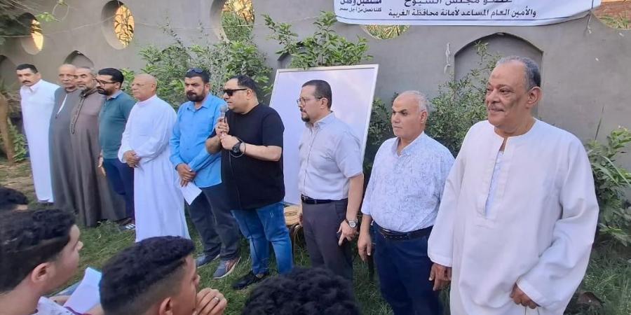 بالبلدي: بحضور
      خيرالله
      وابو
      حسين..
      مستقبل
      وطن"
      يدعم
      طلاب
      الثانوية
      بمراجعات
      مجانية
      بزفتي