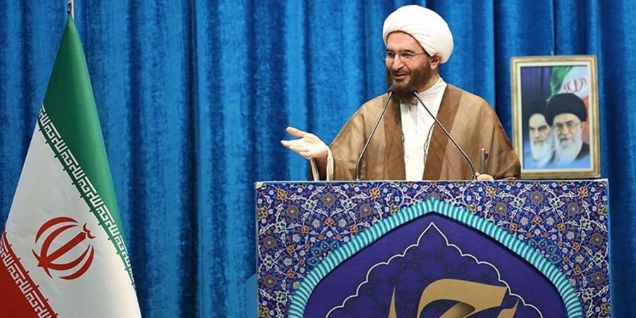 belbalady "يا لسذاجتهم".. خطيب الجمعة في طهران يشحن المشاعر وخروج آلاف بالاحتجاجات
