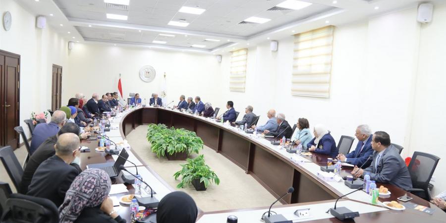لأول
      مرة..
      بدء
      أعمال
      اللجنة
      العليا
      لاختيار
      عمداء
      المعاهد