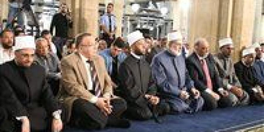 بالبلدي : سنن
      يوم
      الجمعة..
      الاغتسال
      والتطيب
      وقراءة
      سورة
      الكهف
      ولبس
      أحسن
      الثياب