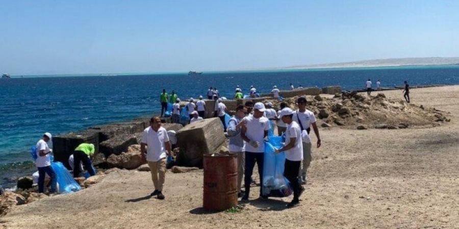 بالبلدي : جمعية
      المحافظة
      على
      البيئة
      تنظم
      حملة
      نظافة
      بشاطئ
      فلفلة
      بالغردقة