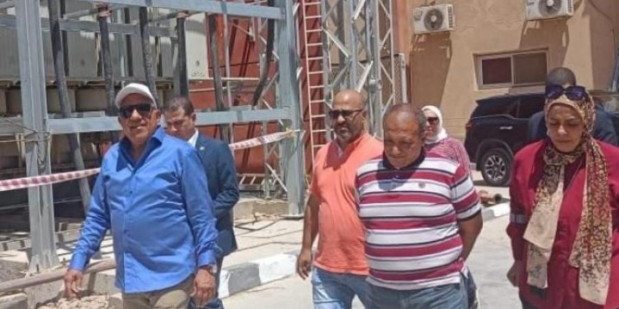 بالبلدي : وزير
      الكهرباء
      يتفقد
      محطة
      محولات
      الهضبة
      2
      ومجمع
      المخزون
      الاستراتيجي
      للكابلات
      بهضبة
      الأهرامات
      وادارة
      شبكات
      كهرباء
      مدينة
      العبور