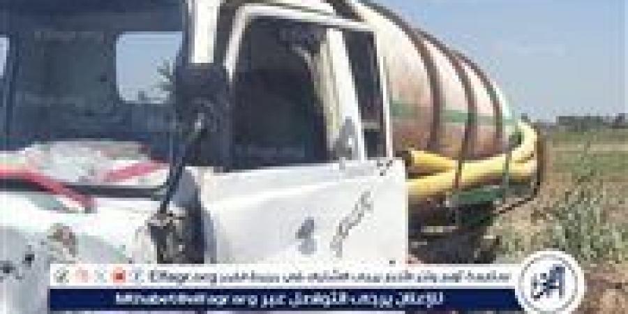 بالبلدي: ضبط
      سيارة
      تلقي
      مخلفات
      الصرف
      الصحي
      بترعة
      بقرية
      أولاد
      إلياس
      بمركز
      صدفا
      فى
      أسيوط
